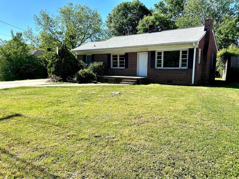 202 Pope Field Rd in Easley, SC - Building Photo