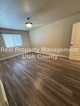 2083 N Raspberry Dr in Saratoga Springs, UT - Building Photo - Building Photo