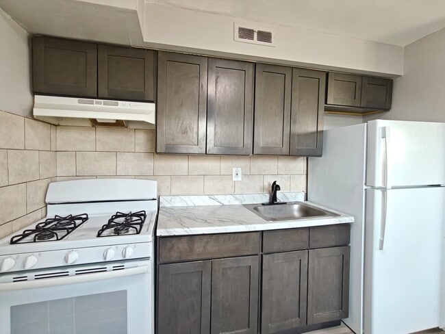 7108 Oxford Ave in Philadelphia, PA - Building Photo - Building Photo