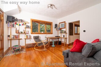 11 Hinckley St in Somerville, MA - Building Photo - Building Photo
