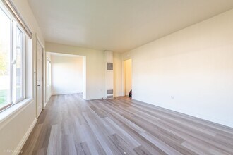 4825-4829-4829 N Maryland Ave in Portland, OR - Building Photo - Building Photo