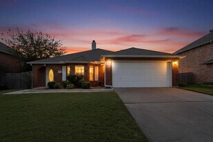 328 Cortland Cir in Roanoke, TX - Building Photo