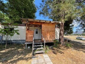 900 Callahan Rd in Etna, CA - Building Photo