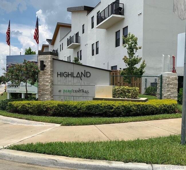 10419 NW 82nd St, Unit 6 in Doral, FL - Building Photo - Building Photo