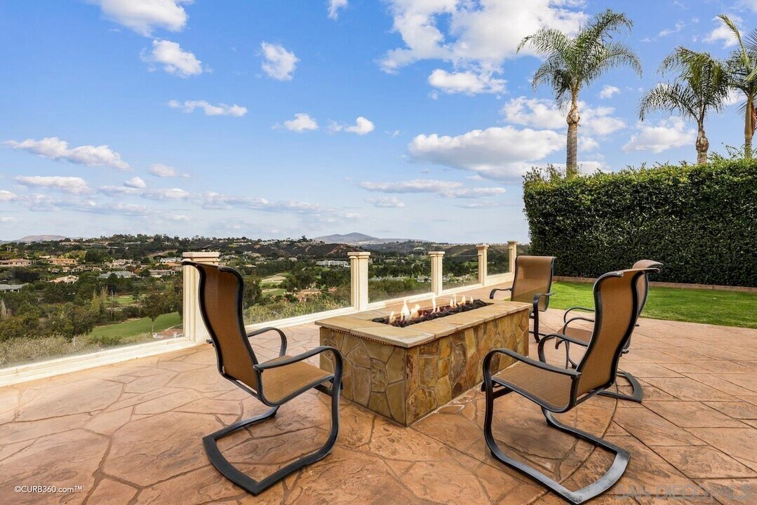 14289 Via Baroda in San Diego, CA - Building Photo