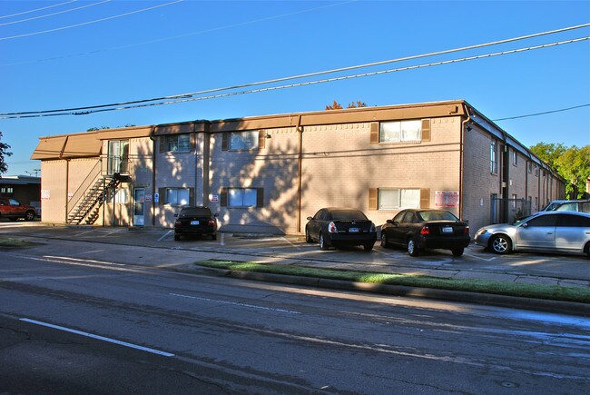 Brioso Place in Dallas, TX - Building Photo - Building Photo