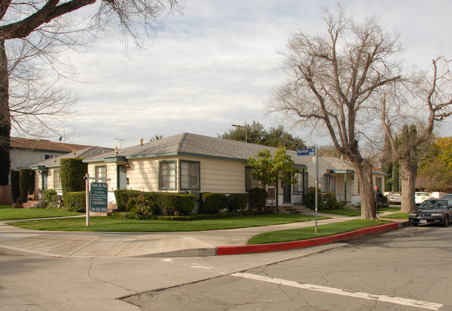 Casa De Paz Apartments in Studio City, CA - Foto de edificio - Building Photo