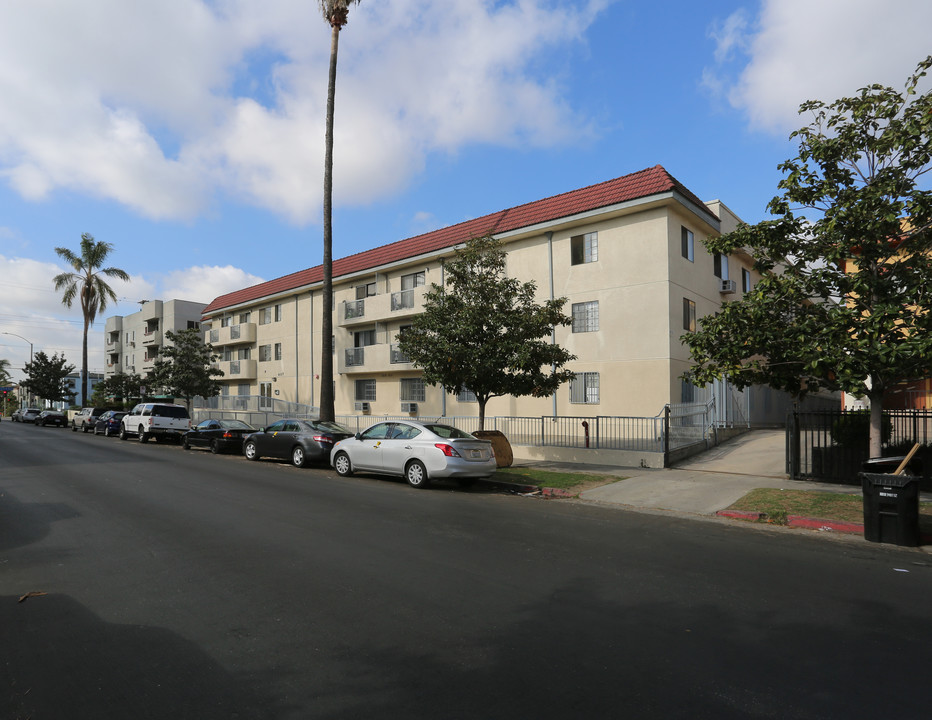 Catalina Apartments in Los Angeles, CA - Building Photo