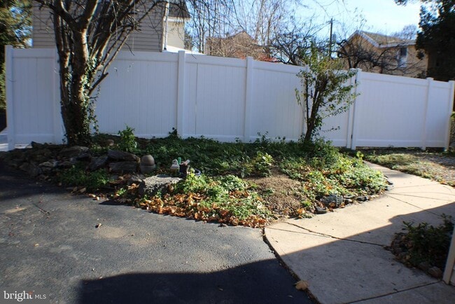 7330 Sycamore Ave in Elkins Park, PA - Building Photo - Building Photo