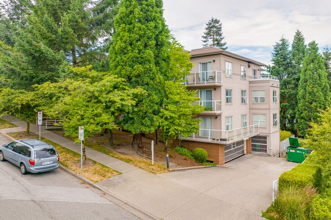 Norfolk Place in Burnaby, BC - Building Photo