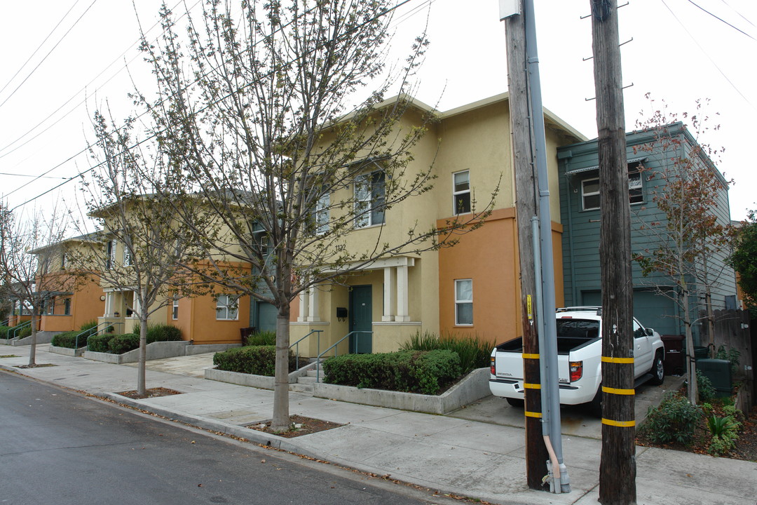 1122 Kains Ave in Berkeley, CA - Building Photo