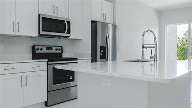 3208 Mandeville St in Deltona, FL - Building Photo - Building Photo