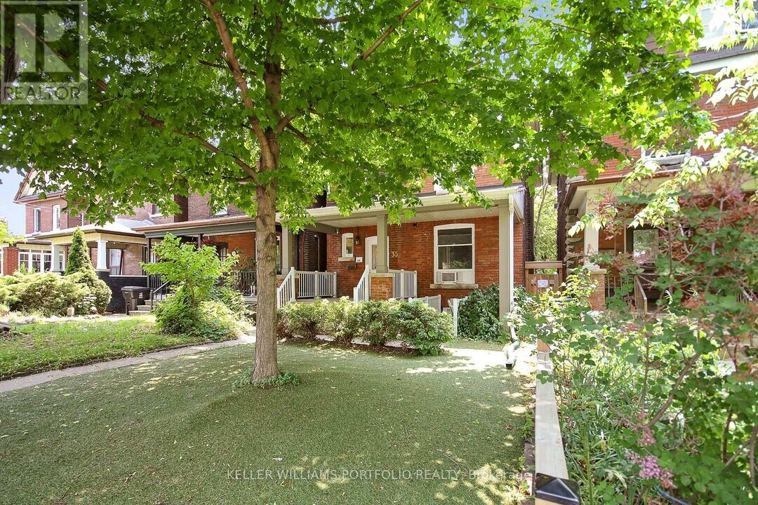 35 Humberside Ave in Toronto, ON - Building Photo