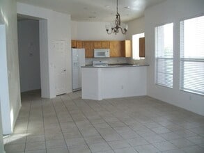 112 Woolman Rink Ave in Las Vegas, NV - Foto de edificio - Building Photo