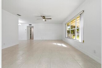 1167 S Drive Cir in Delray Beach, FL - Building Photo - Building Photo