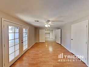 2308 N Arrowhead Dr in Chandler, AZ - Foto de edificio - Building Photo