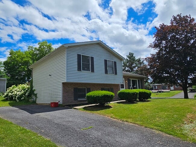 100 Kuhns Ln in State College, PA - Building Photo - Building Photo