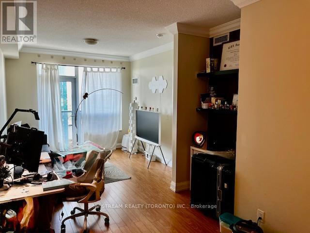 2-2002 Anndale Dr in Toronto, ON - Building Photo - Building Photo