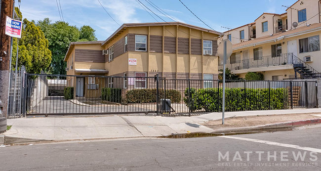 7260 Canby Ave in Reseda, CA - Building Photo - Primary Photo