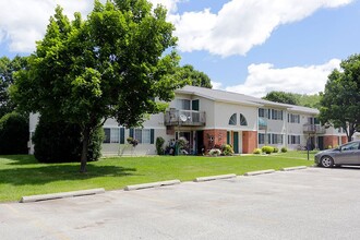 DEER RUN APARTMENTS in Howard, WI - Building Photo - Building Photo