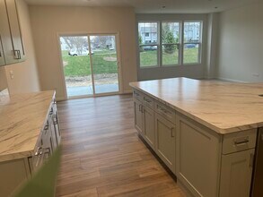 1977 Leiter Way in Hoffman Estates, IL - Building Photo - Building Photo