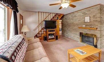 1202 Cambridge Dr in Champaign, IL - Building Photo - Building Photo