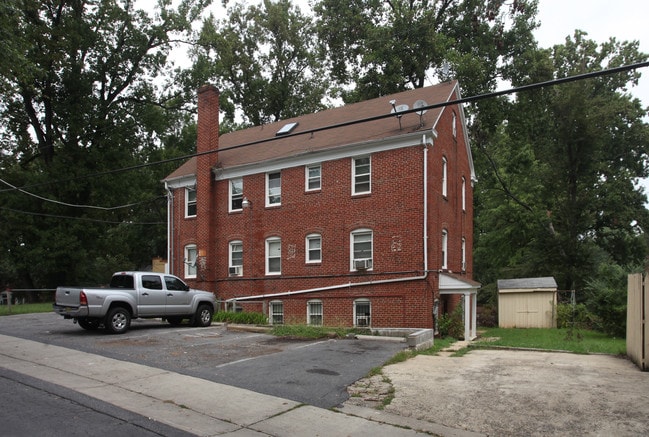 8401 Flower Ave in Takoma Park, MD - Building Photo - Building Photo