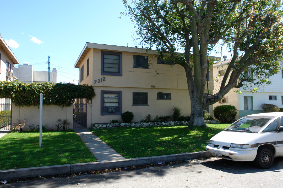 7312 Vista Del Monte Ave in Van Nuys, CA - Building Photo