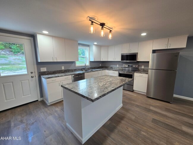 property at 1654 Quaker Valley Rd