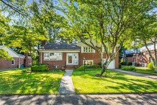 140 Hayes St in Garden City, NY - Building Photo