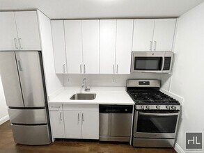 E 88th St in New York, NY - Building Photo - Building Photo