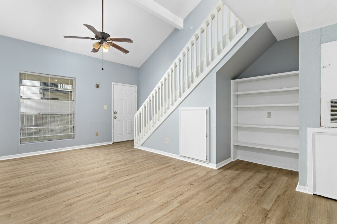 1176 Oregon Ave in Beaumont, TX - Building Photo