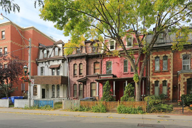 286 Gerrard St E in Toronto, ON - Building Photo - Building Photo