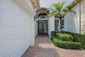 12200 Sunnydale Dr in Wellington, FL - Foto de edificio - Building Photo