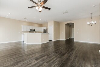 516 Magnolia Pointe Ct, Unit 0420 in Seffner, FL - Foto de edificio - Building Photo