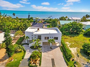 273 W Seaview Dr in Duck Key, FL - Building Photo - Building Photo