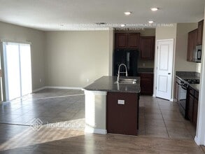 5140 White Chicory Dr in Apollo Beach, FL - Foto de edificio - Building Photo