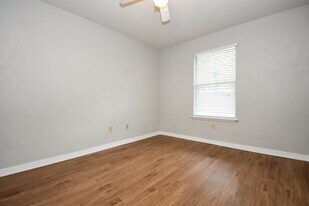 2360 SW Archer Rd in Gainesville, FL - Building Photo