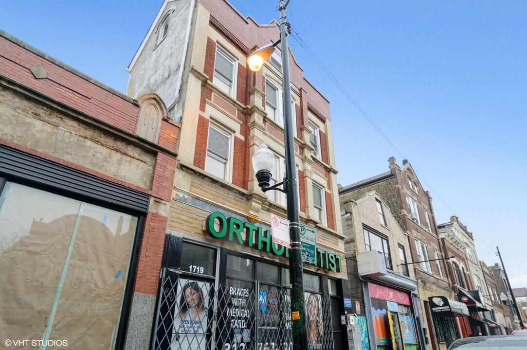 1719 W 18th St in Chicago, IL - Building Photo