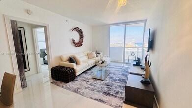 6365 Collins Ave, Unit 3010 in Miami Beach, FL - Building Photo - Building Photo