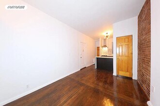 301 E 95th St in New York, NY - Building Photo - Building Photo