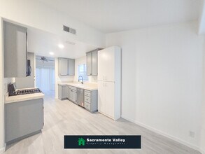 6916 Shady Woods Way in Rio Linda, CA - Building Photo - Building Photo