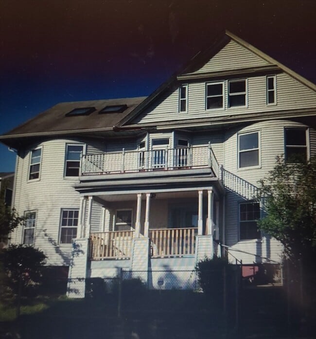 11 Greenbrier St, Unit 1