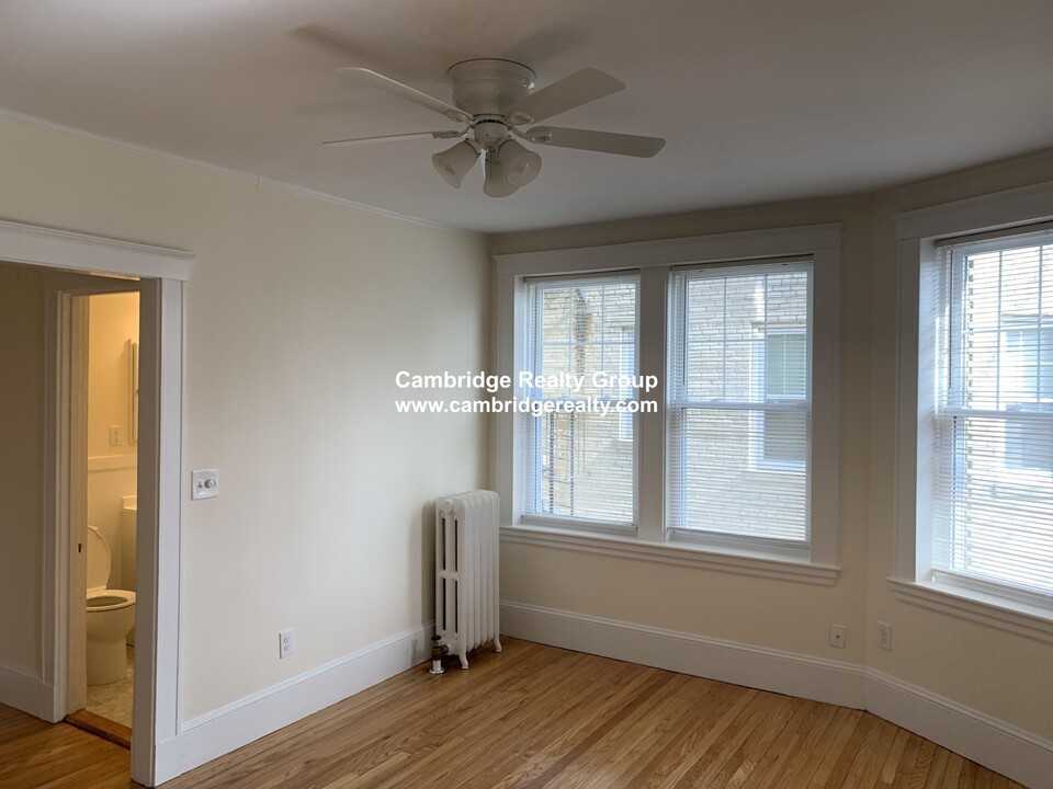 166 Summer St, Unit 102 in Somerville, MA - Building Photo