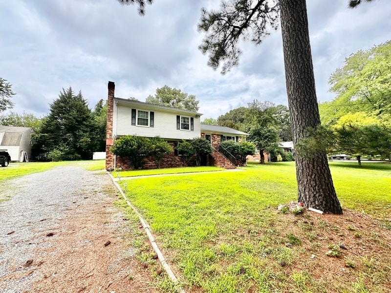 9044 Westone Rd in Mechanicsville, VA - Building Photo