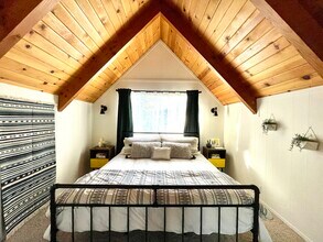 1010 Fenway Dr in Big Bear, CA - Foto de edificio - Building Photo