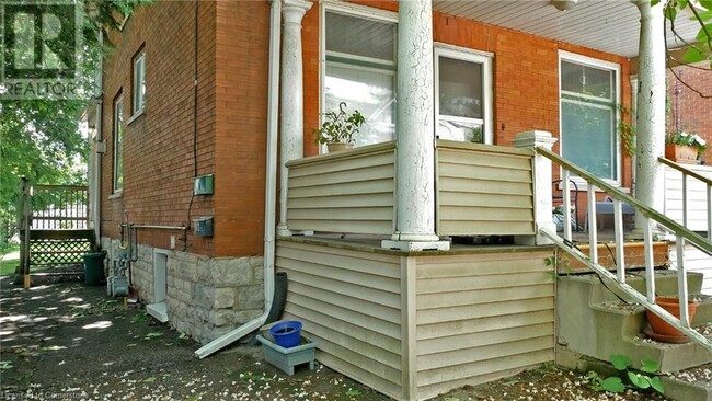 27 Wellington St N in Kitchener, ON - Building Photo - Building Photo