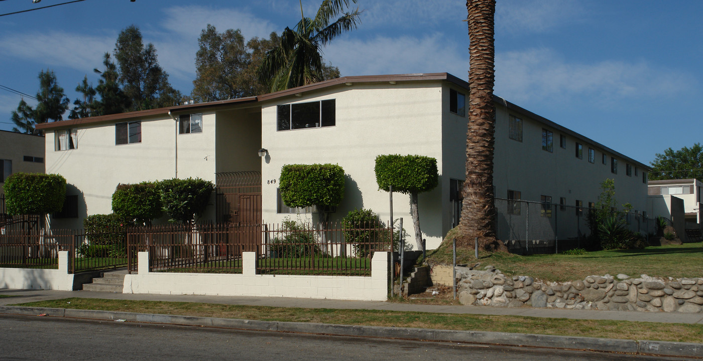 849 Summit Ave in Pasadena, CA - Foto de edificio