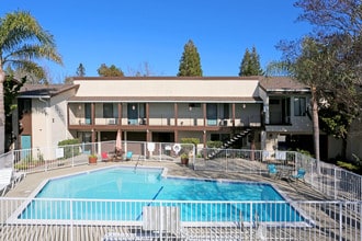 Moorpark Garden Apartments in San Jose, CA - Foto de edificio - Building Photo