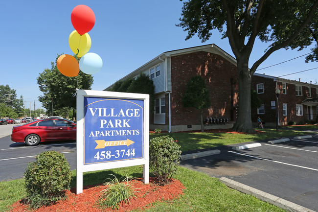 Village Park Apartments in Louisville, KY - Building Photo - Building Photo